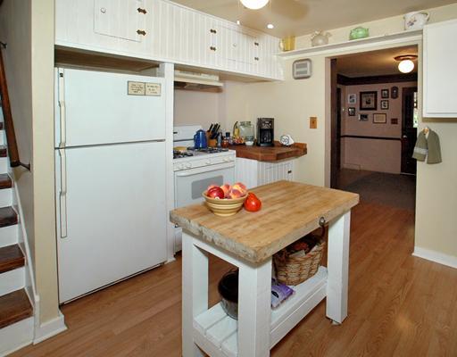 2125 Hulton Road Plum, PA 15147 - Photo 11 of 18 Kitchen.