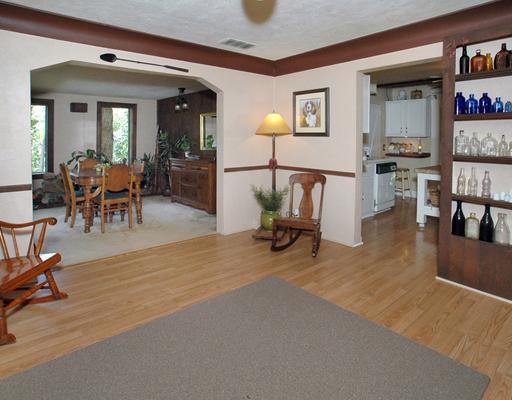 2125 Hulton Road Plum, PA 15147 - Photo 3 of 18 Entry/Foyer.