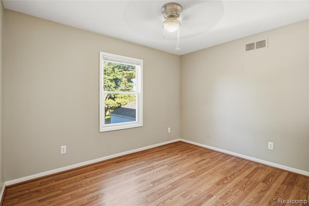 4118 Devon Road Royal Oak, MI 48073 - Photo 17 of 25
