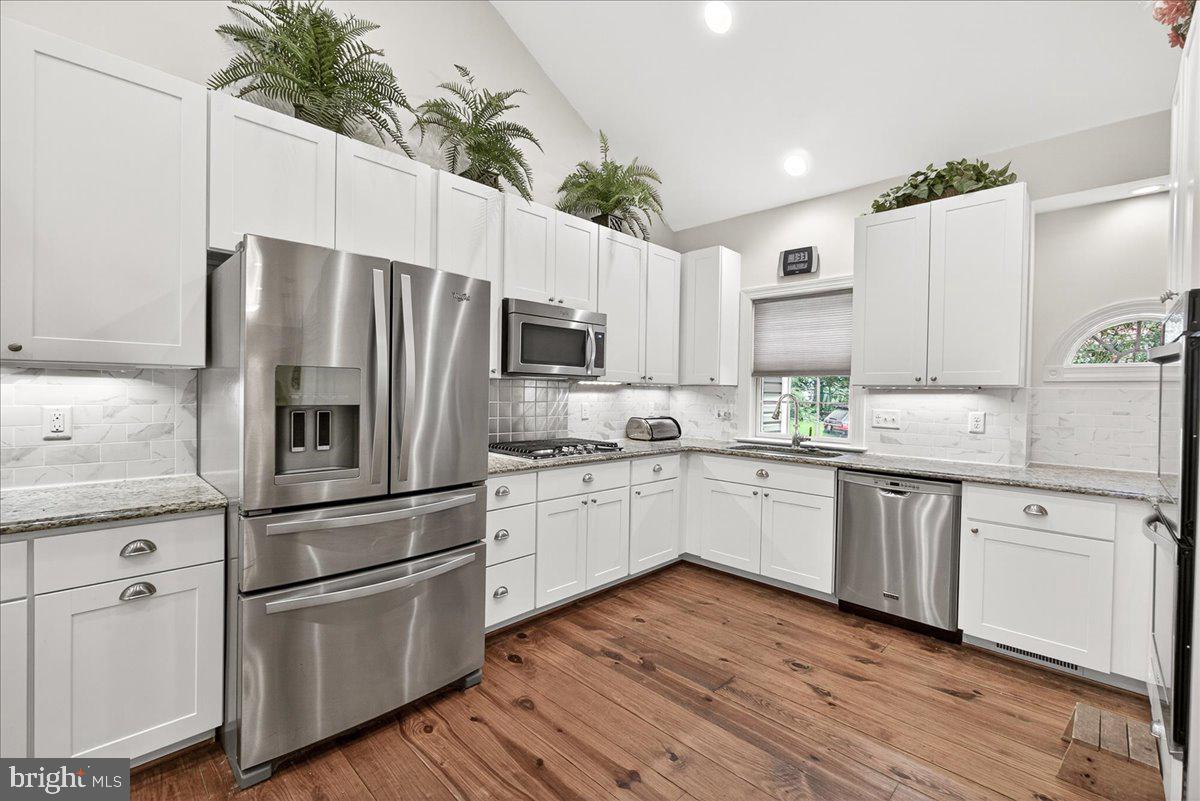 2516 Daisy Road Woodbine, MD 21797 - Photo 13 of 78 Modern kitchen with sleek finishes.