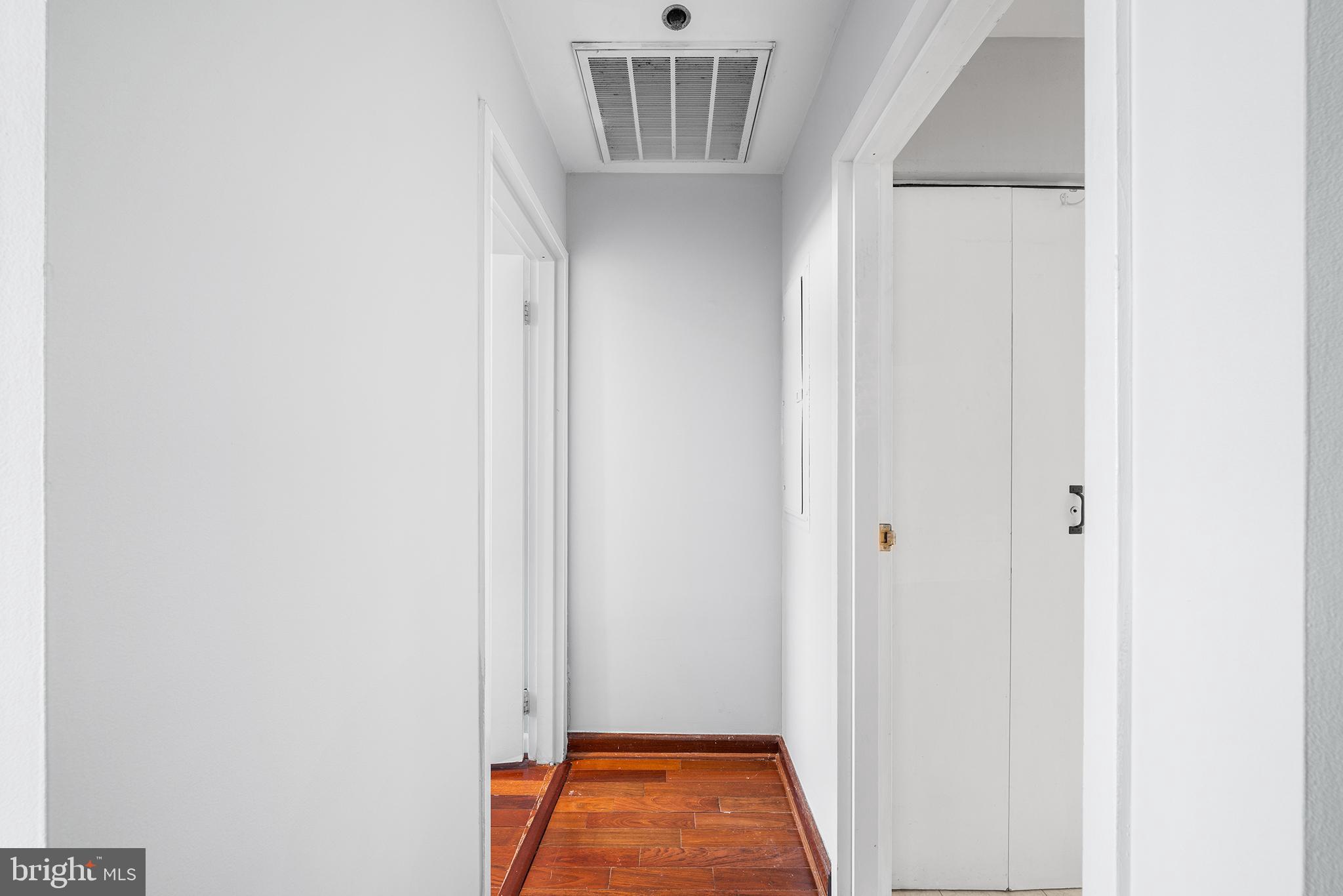 315 New Street, Unit 614 Philadelphia, PA 19106 - Photo 18 of 34 Hallway between bathroom and bedroom