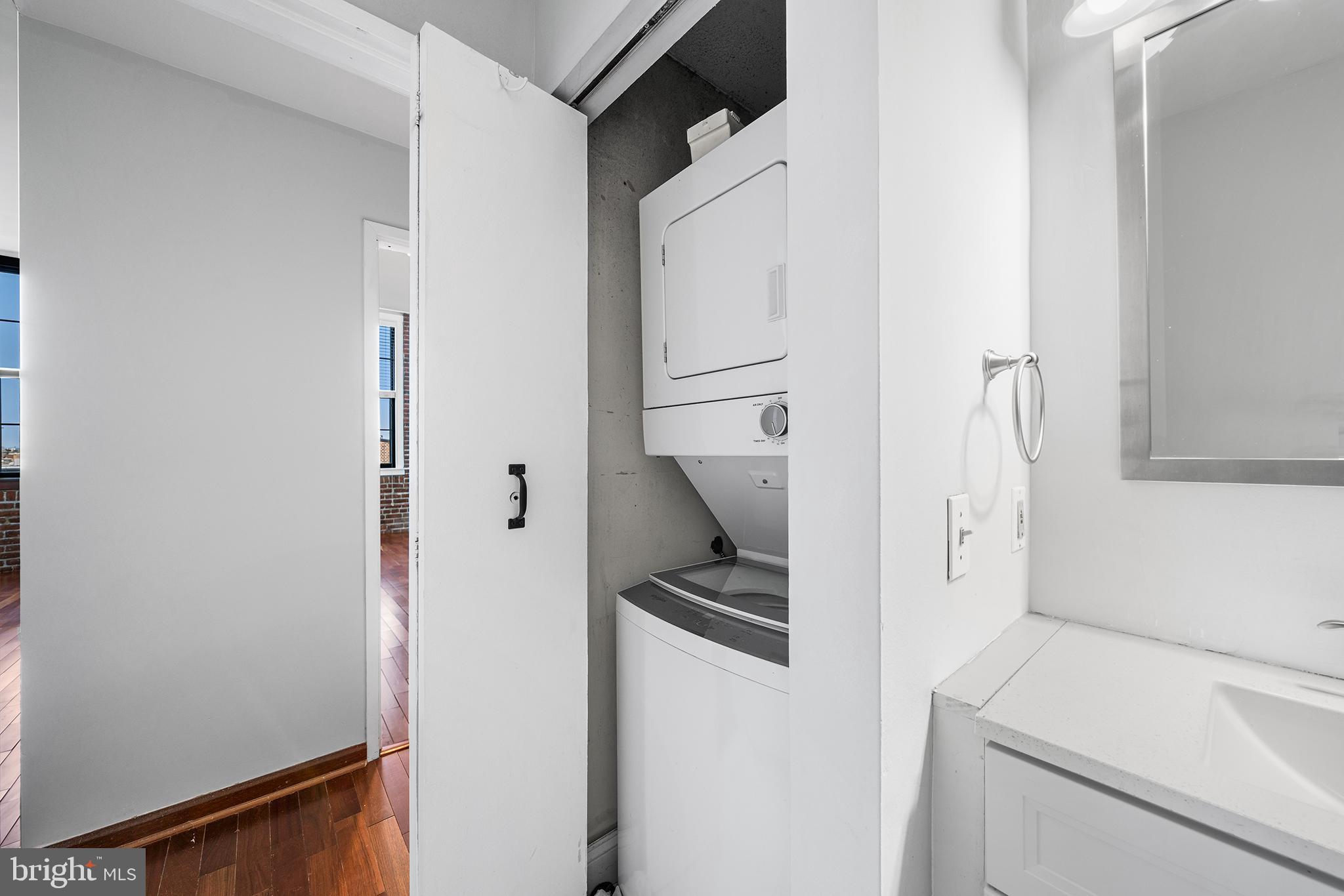 315 New Street, Unit 614 Philadelphia, PA 19106 - Photo 20 of 32 a utility room with dryer and washer