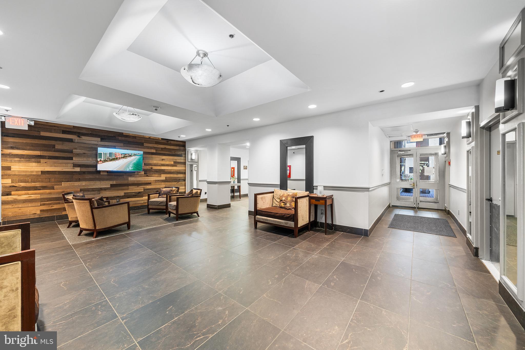 315 New Street, Unit 614 Philadelphia, PA 19106 - Photo 29 of 34 Modern lobby/entry with elevators and front desk