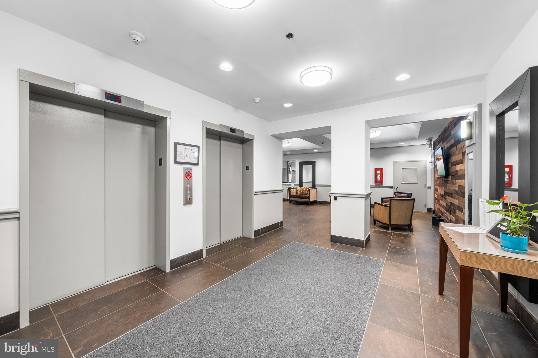 315 New Street, Unit 614 Philadelphia, PA 19106 - Photo 30 of 34 Modern lobby/entry with elevators and front desk