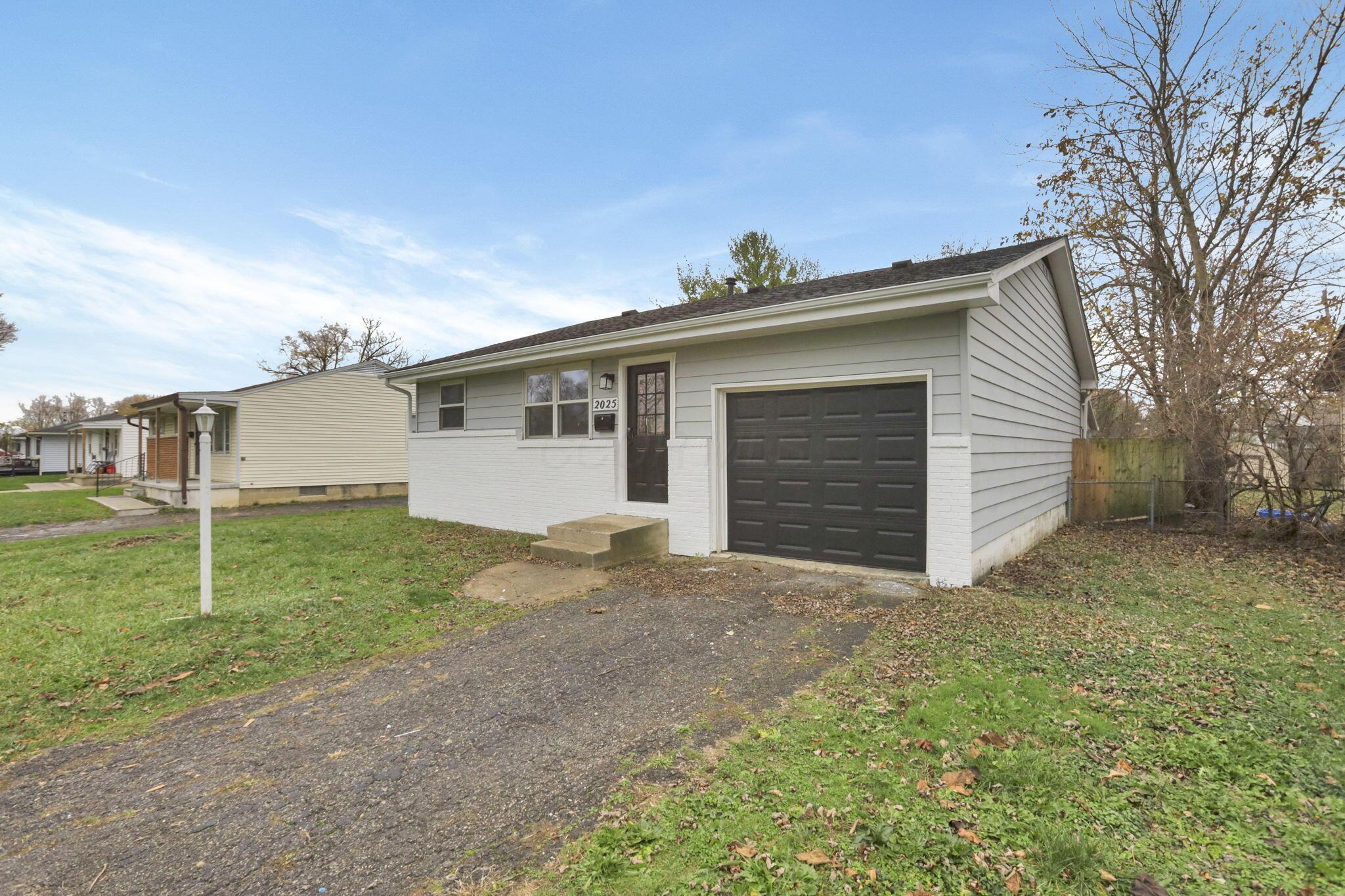 2025 Case Road Columbus, OH 43224 - Photo 4 of 33 4-web-or-mls-IMG_1594
