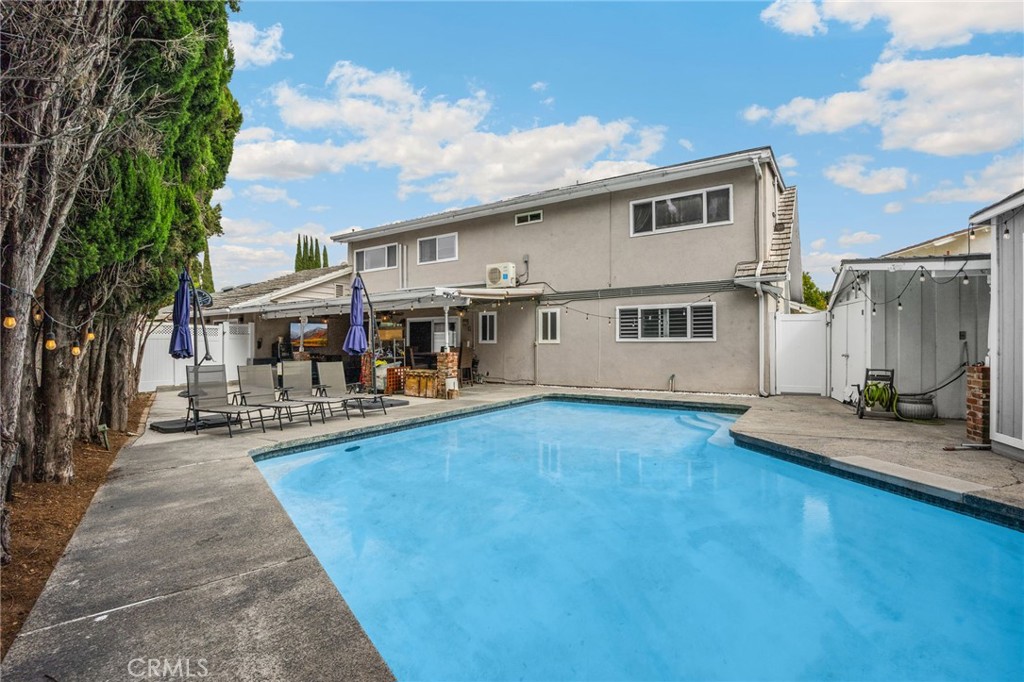 325 Delphia Avenue Brea, CA 92821 - Photo 4 of 37