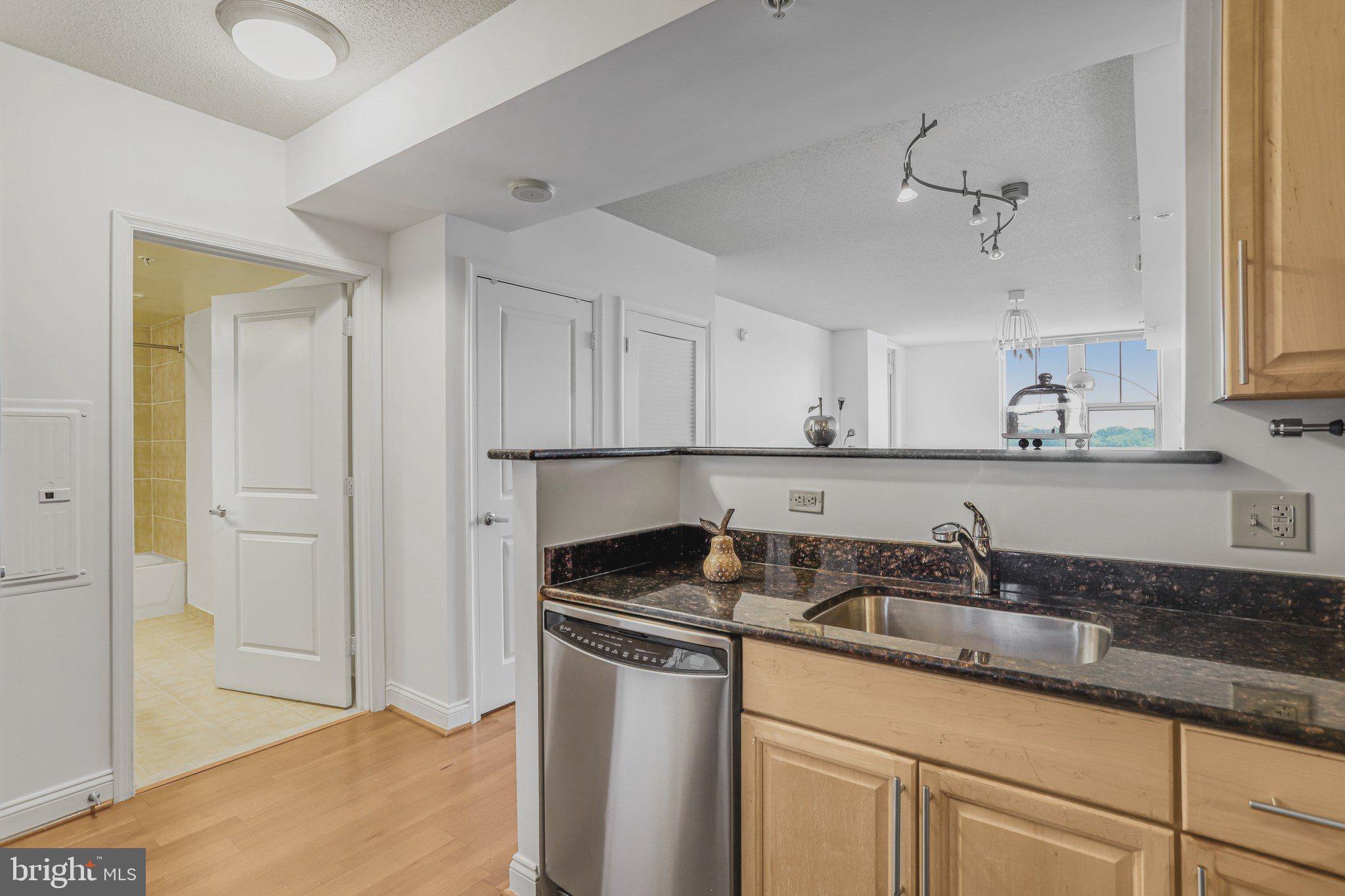 11760 Sunrise Valley Drive, Unit 415 Reston, VA 20191 - Photo 20 of 55 Kitchen