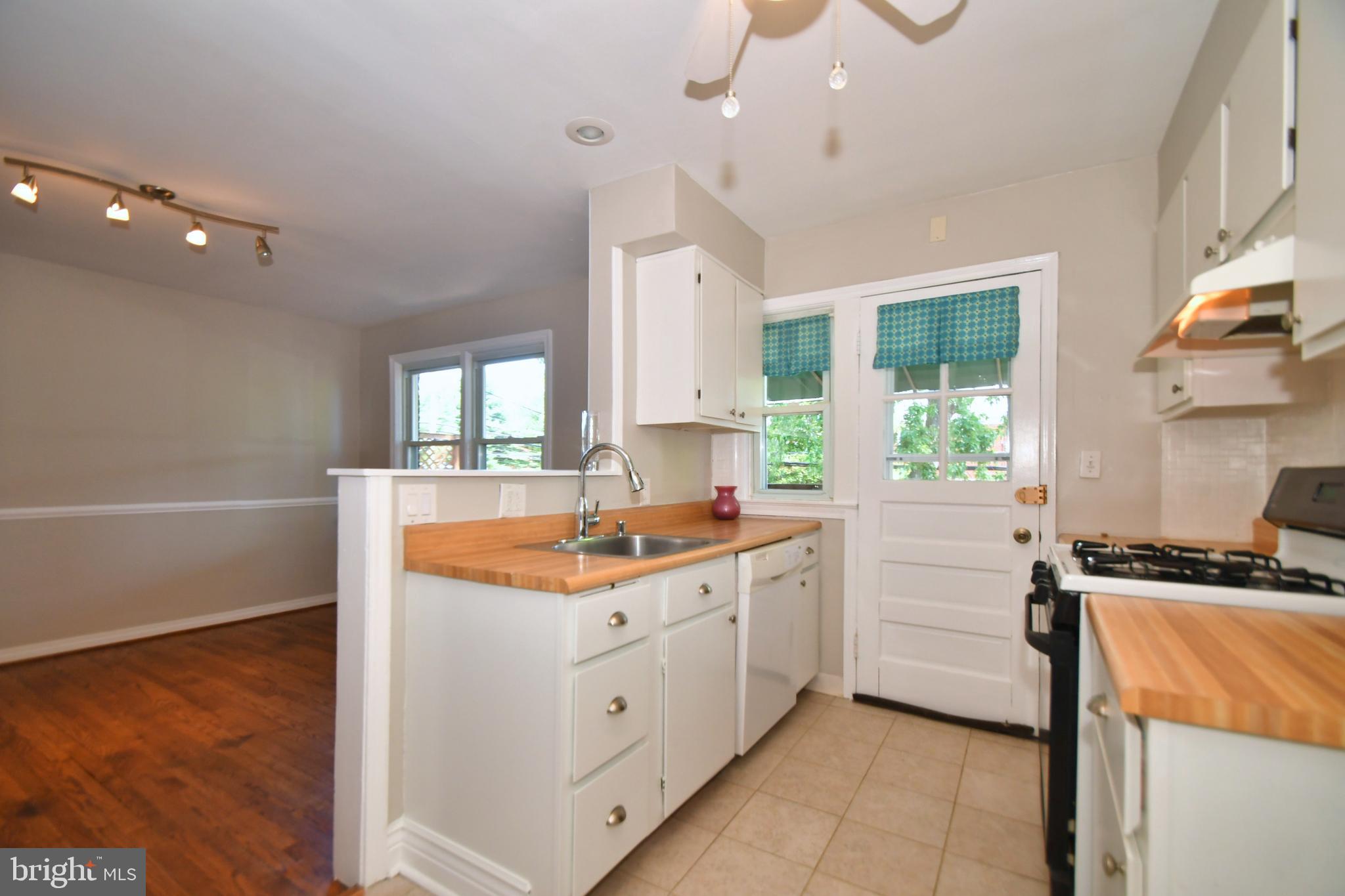 1706 Aberdeen Road Towson, MD 21286 - Photo 11 of 38 Kitchen