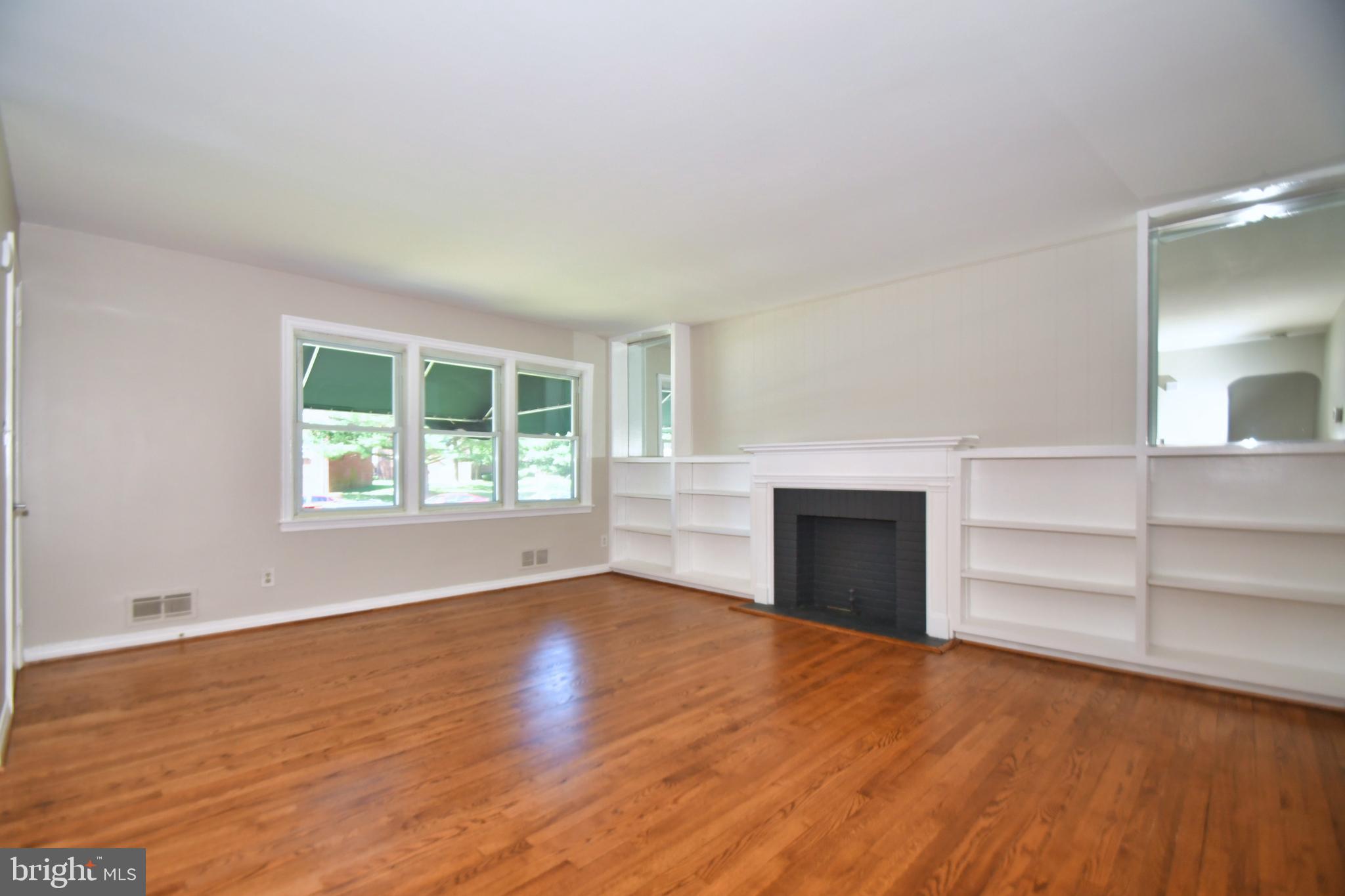 1706 Aberdeen Road Towson, MD 21286 - Photo 3 of 38 Living Room