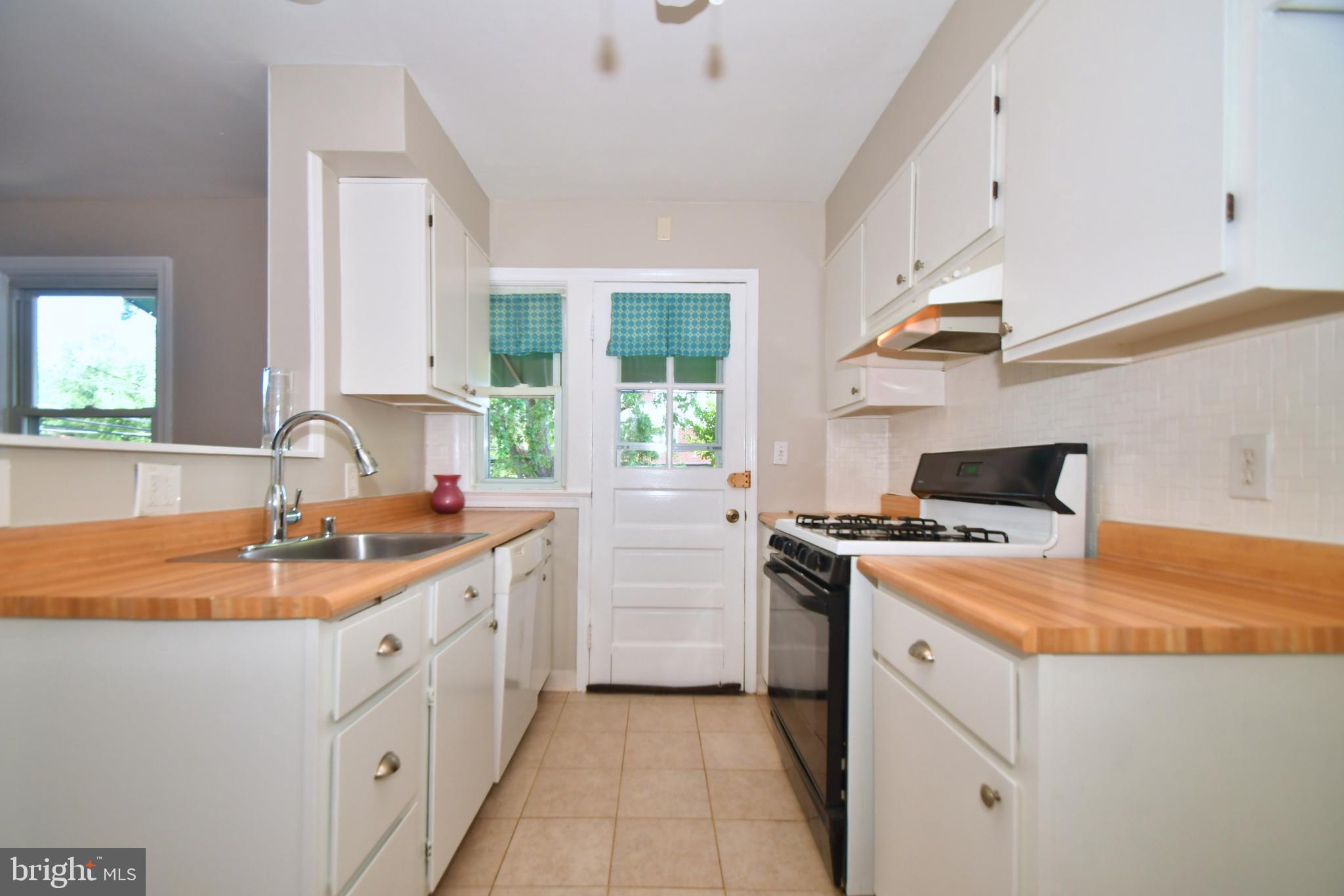 1706 Aberdeen Road Towson, MD 21286 - Photo 9 of 38 Kitchen