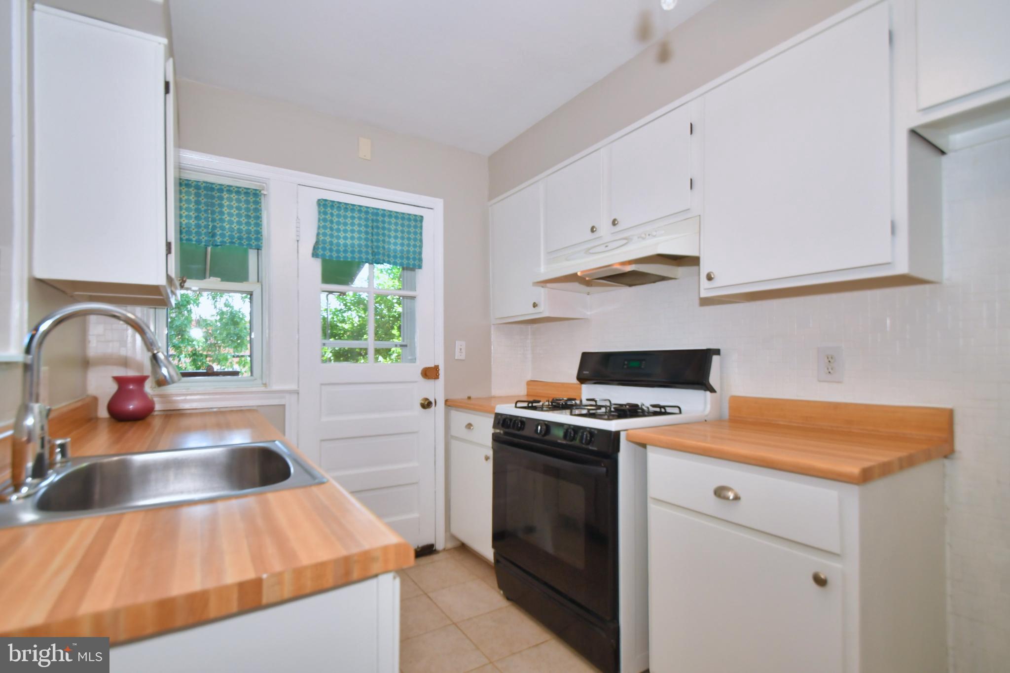 1706 Aberdeen Road Towson, MD 21286 - Photo 10 of 38 Kitchen