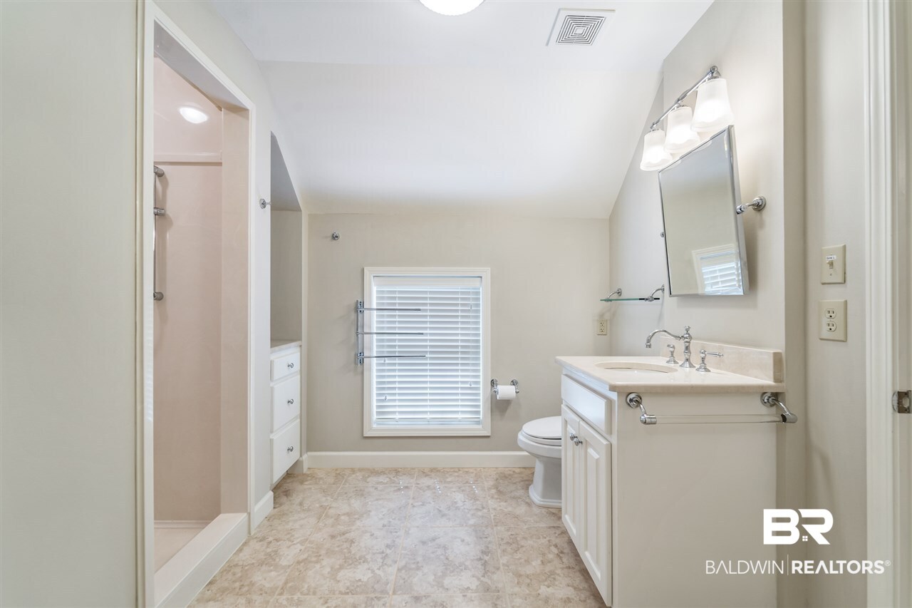 697 Cedar Avenue Fairhope, AL 36532 - Photo 21 of 30 Bathroom 2