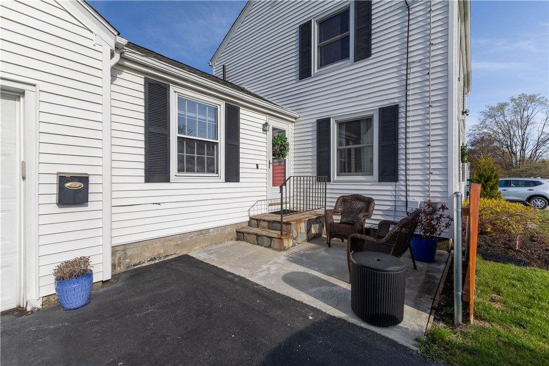 55 Knowles Drive Warwick, RI 02888 - Photo 3 of 28