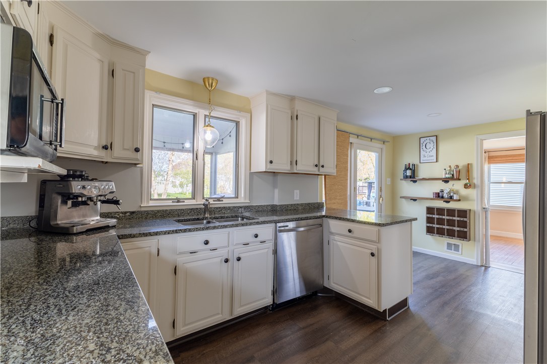 55 Knowles Drive Warwick, RI 02888 - Photo 4 of 28