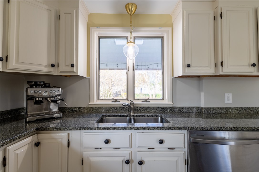 55 Knowles Drive Warwick, RI 02888 - Photo 5 of 28