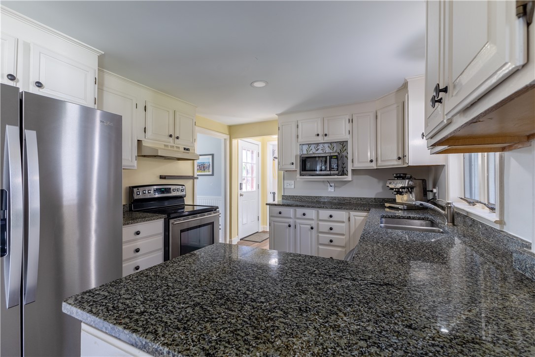 55 Knowles Drive Warwick, RI 02888 - Photo 6 of 28