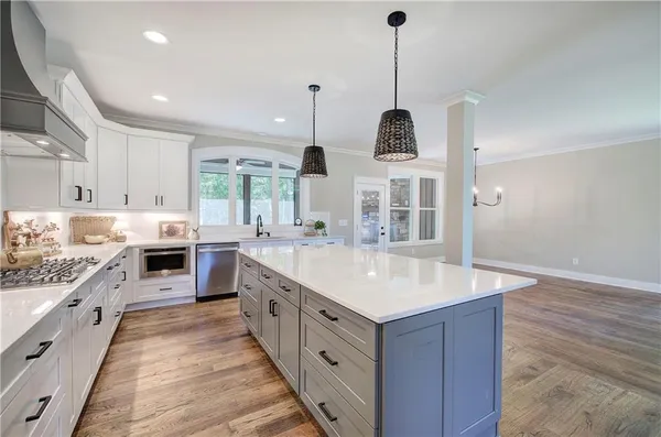 $779,900 | 10 Dove Pointe, Euharlee, GA 30145