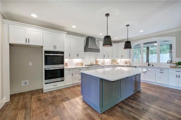 $779,900 | 10 Dove Pointe, Euharlee, GA 30145