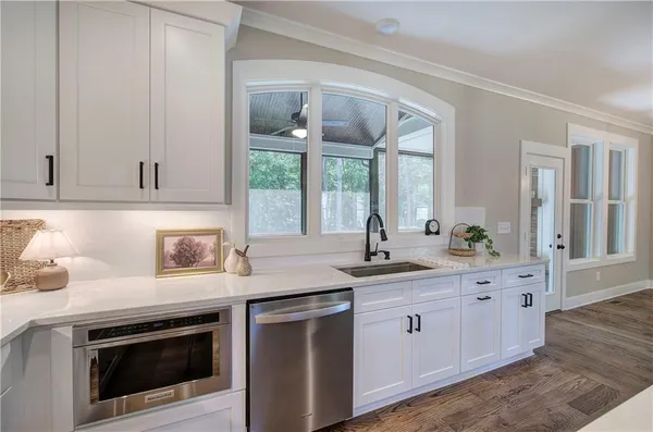 $779,900 | 10 Dove Pointe, Euharlee, GA 30145
