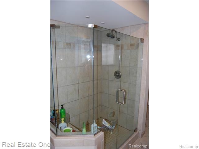 4857 Cullen Road Fenton, MI 48430 - Photo 5 of 19 MASTER BATH