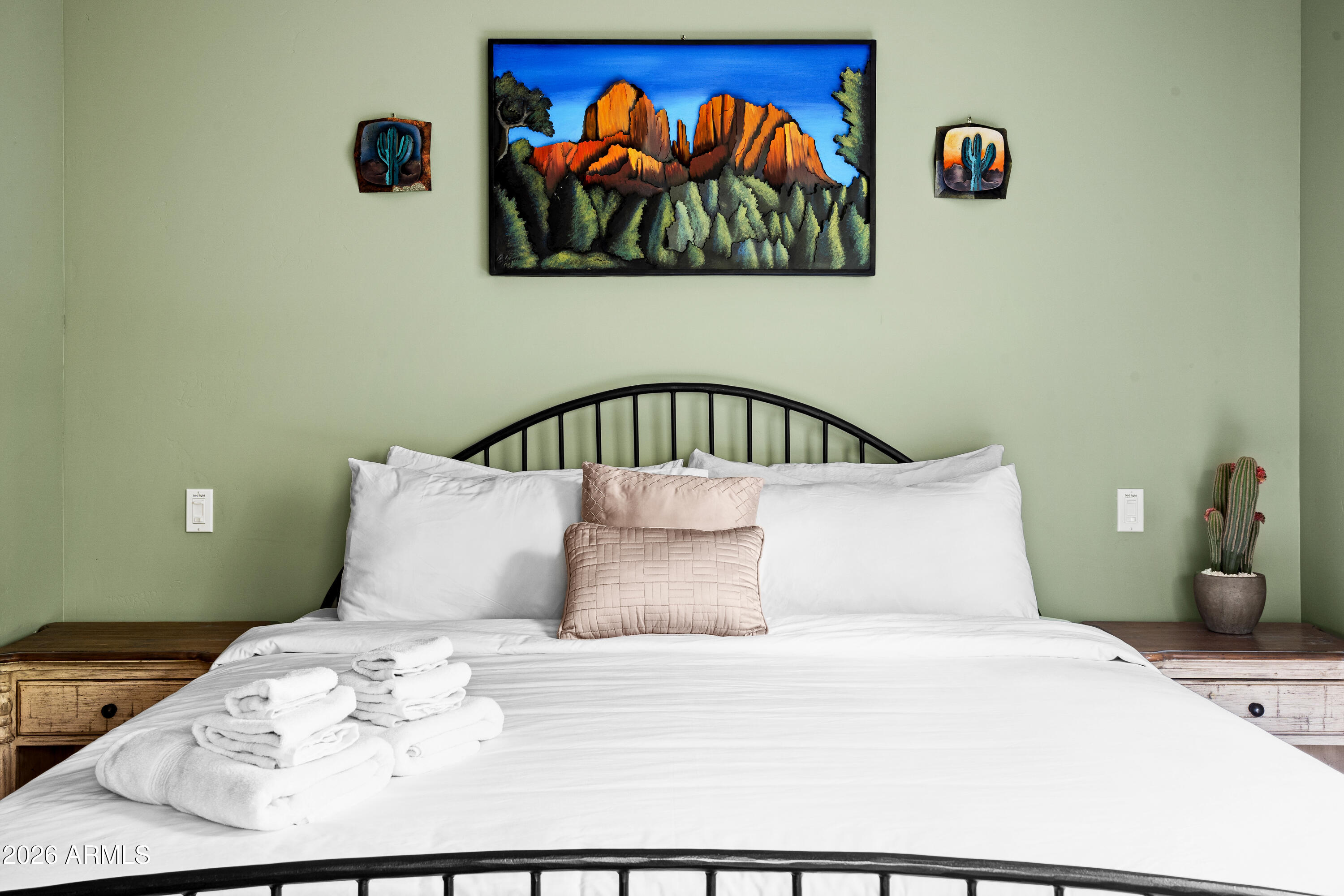 32 Susan Way Sedona, AZ 86336 - Photo 19 of 41 Primary Bedroom