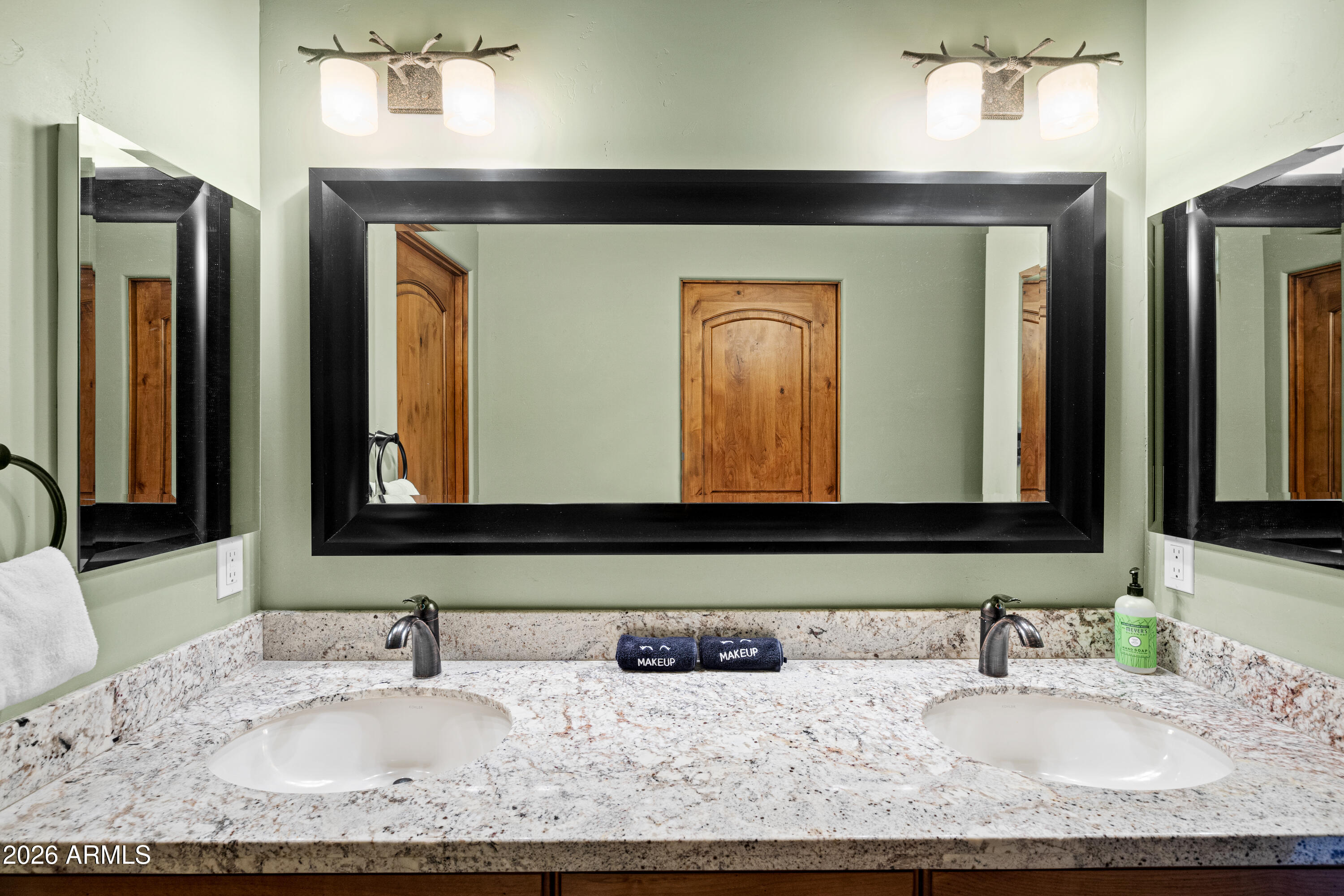 32 Susan Way Sedona, AZ 86336 - Photo 21 of 41 Primary Bath