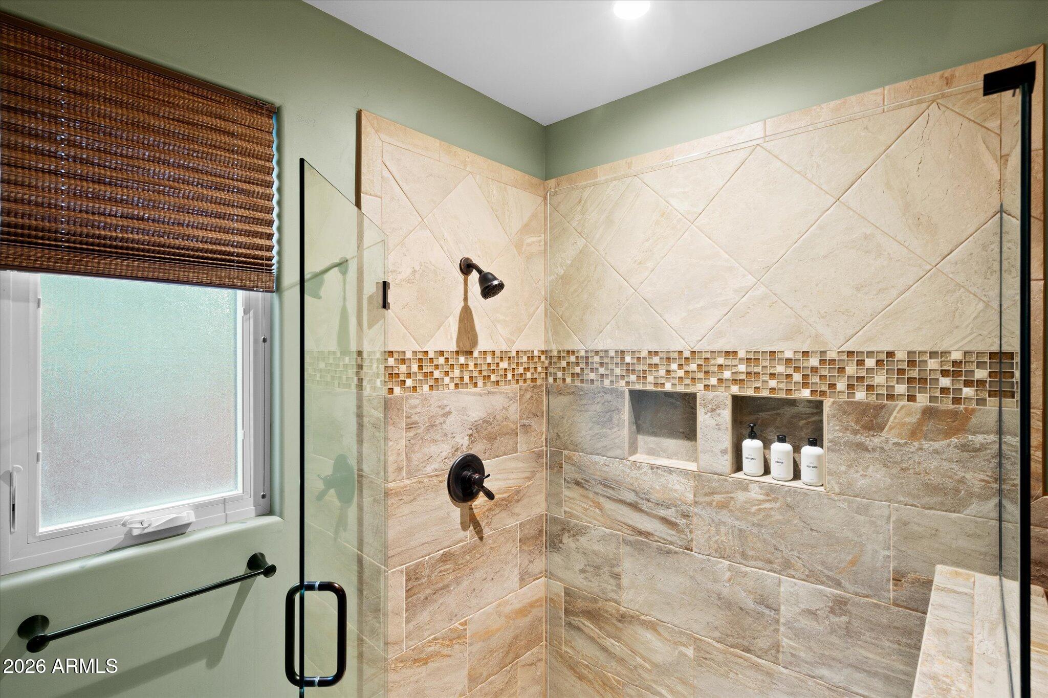 32 Susan Way Sedona, AZ 86336 - Photo 22 of 41 Primary Bath