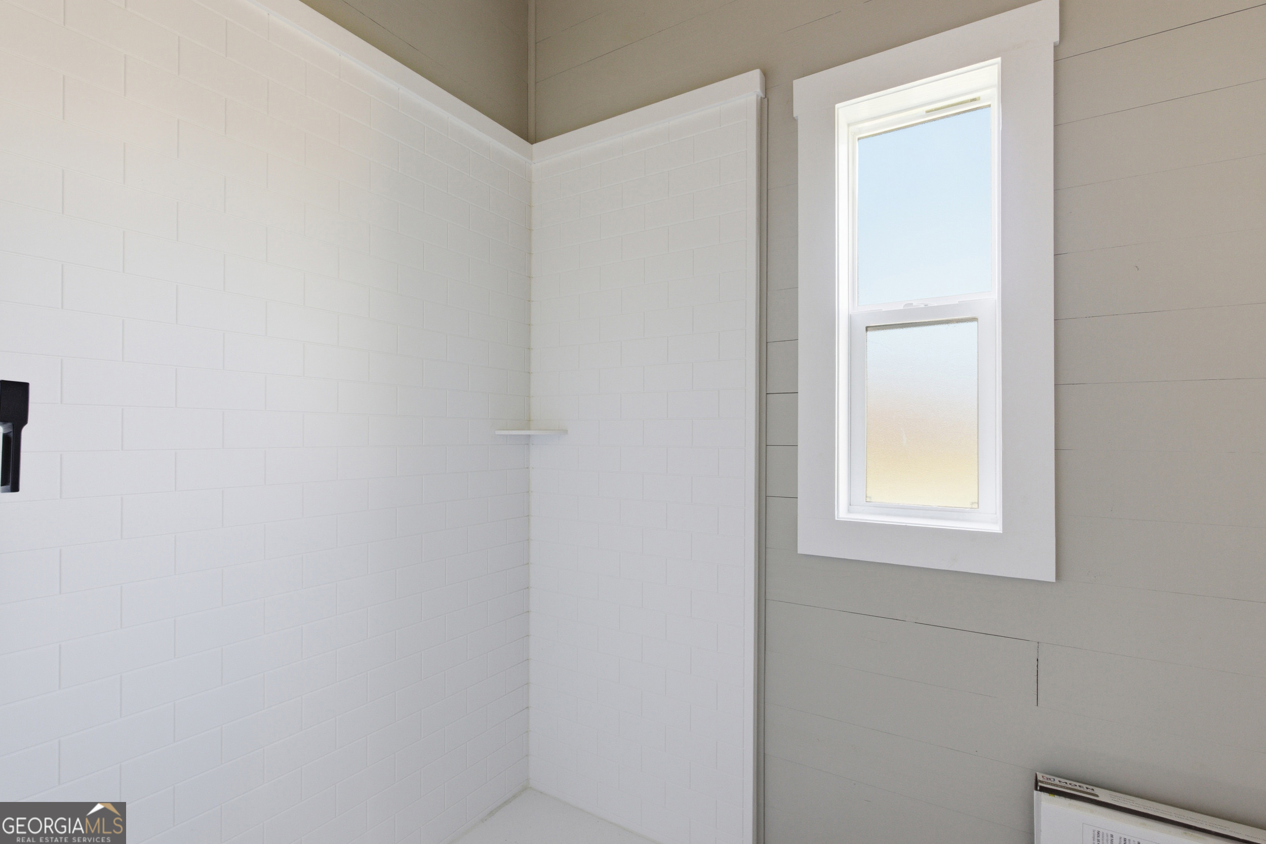 527 Saunders Road Franklin, NC 28734 - Photo 12 of 16 a bathroom with a window