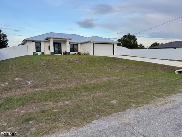 $2,500 | 3323 Clearview Circle, LaBelle, FL 33935
