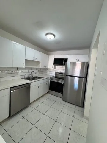 $2,400 | 6130 West 19th Avenue, Unit 305, Hialeah, FL 33012