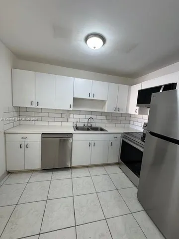 $2,400 | 6130 West 19th Avenue, Unit 305, Hialeah, FL 33012