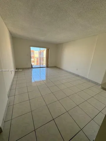 $2,400 | 6130 West 19th Avenue, Unit 305, Hialeah, FL 33012