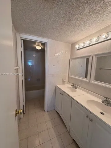 $2,400 | 6130 West 19th Avenue, Unit 305, Hialeah, FL 33012