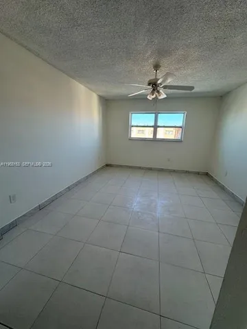 $2,400 | 6130 West 19th Avenue, Unit 305, Hialeah, FL 33012