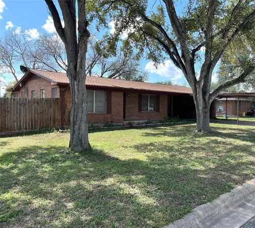 $139,000 | 911 Mike Street, George West, TX 78022