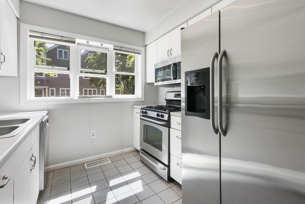 8 Locust Lane, Unit 4 Watertown, MA 02472 - Photo 15 of 42