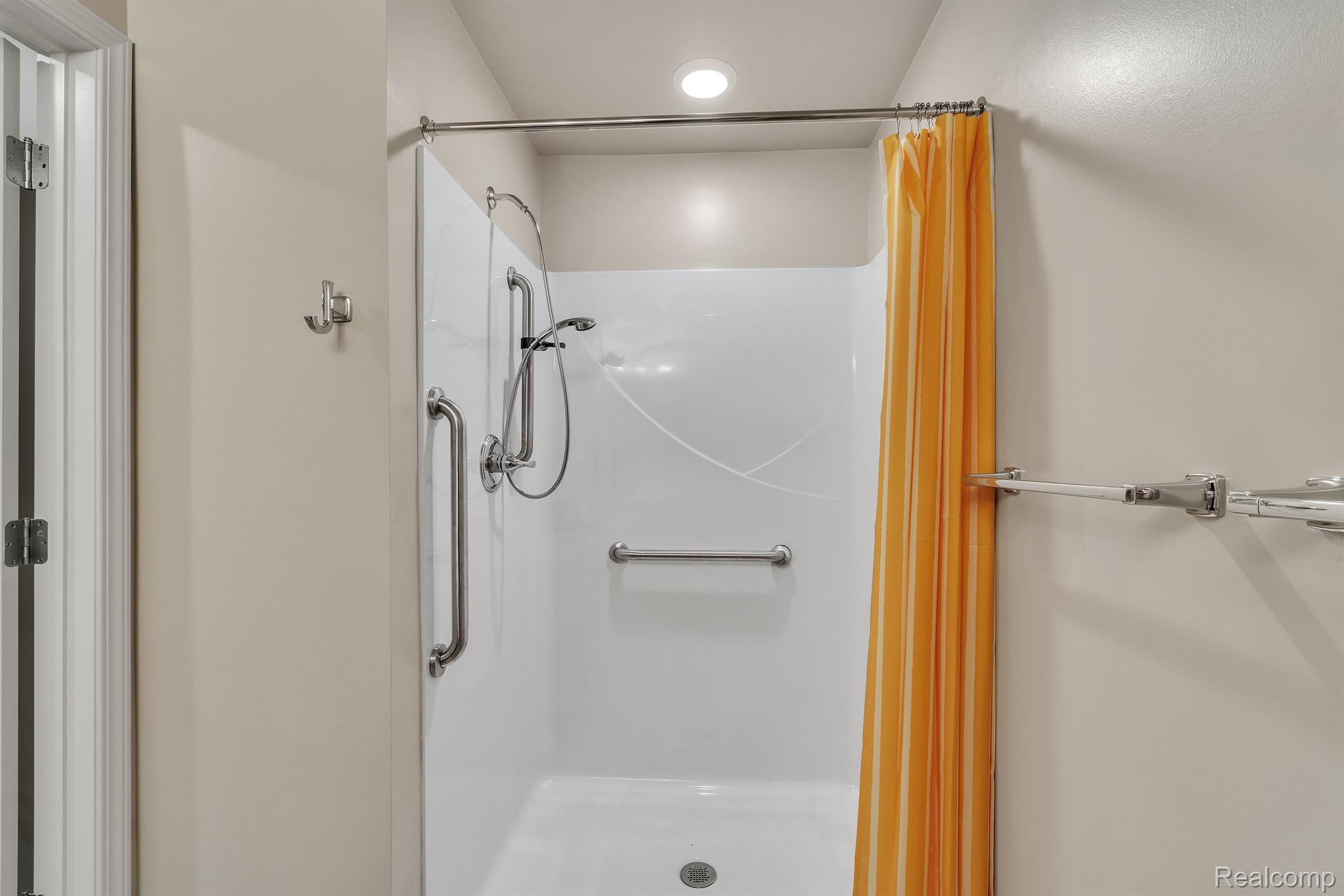 1957 South Telegraph Road, Unit 301 Bloomfield Hills, MI 48302 - Photo 12 of 59