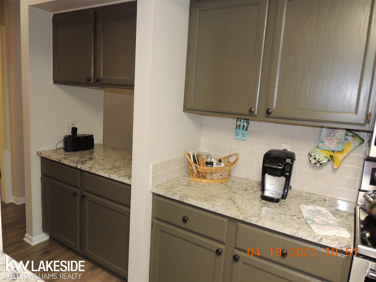 1675 Huntington Park, Unit B Rochester Hills, MI 48309 - Photo 9 of 42