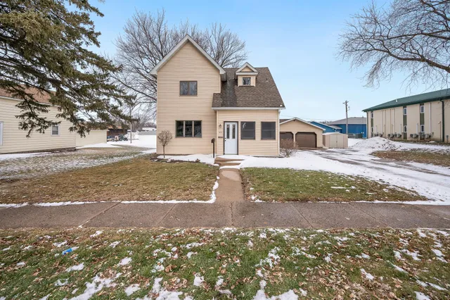 $139,000 | 811 East 5th Street, Blue Earth, MN 56013