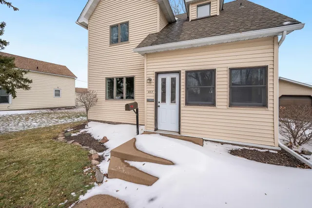 $139,000 | 811 East 5th Street, Blue Earth, MN 56013