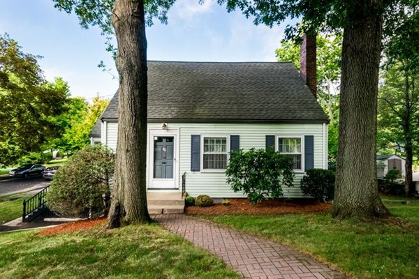 40 MacArthur Road Stoneham, MA 02180 - Photo 1 of 14 Gallery Image 1