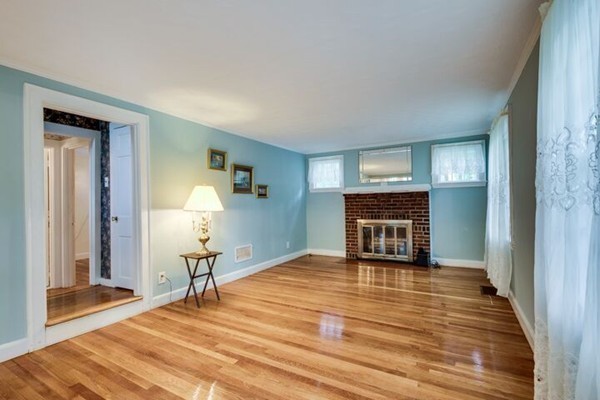 40 MacArthur Road Stoneham, MA 02180 - Photo 4 of 14 Gallery Image 4