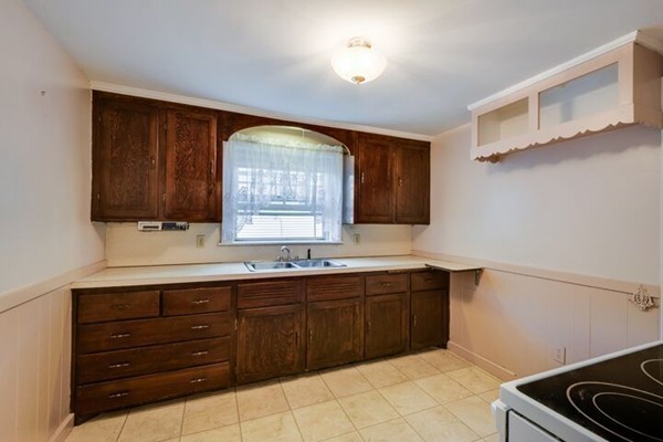 40 MacArthur Road Stoneham, MA 02180 - Photo 6 of 14 Gallery Image 6