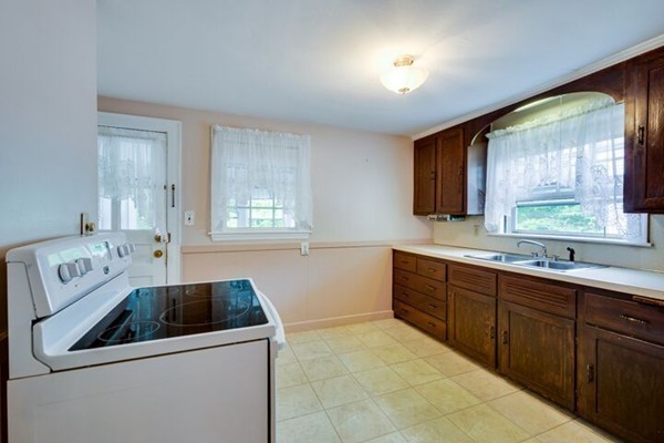 40 MacArthur Road Stoneham, MA 02180 - Photo 7 of 14 Gallery Image 7