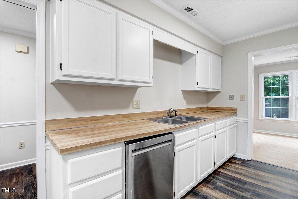 216 Bracken Court Raleigh, NC 27615 - Photo 7 of 27 Kitchen