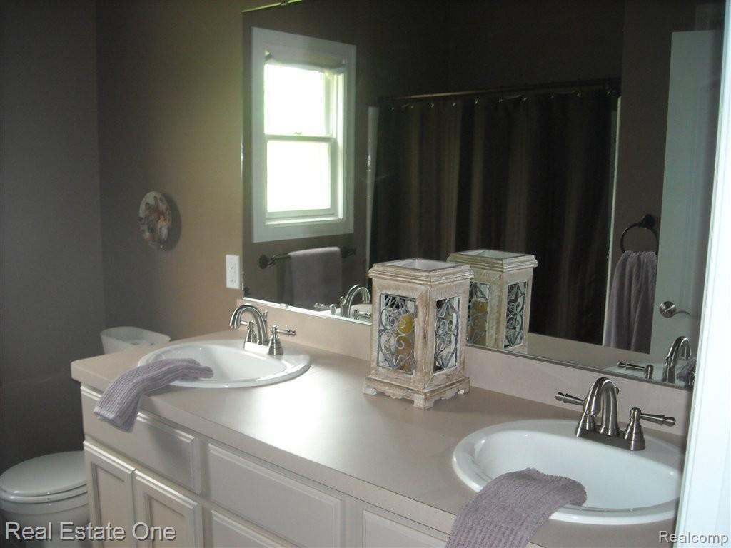 8240 Foster Road Clarkston, MI 48346 - Photo 22 of 25 Full Bath