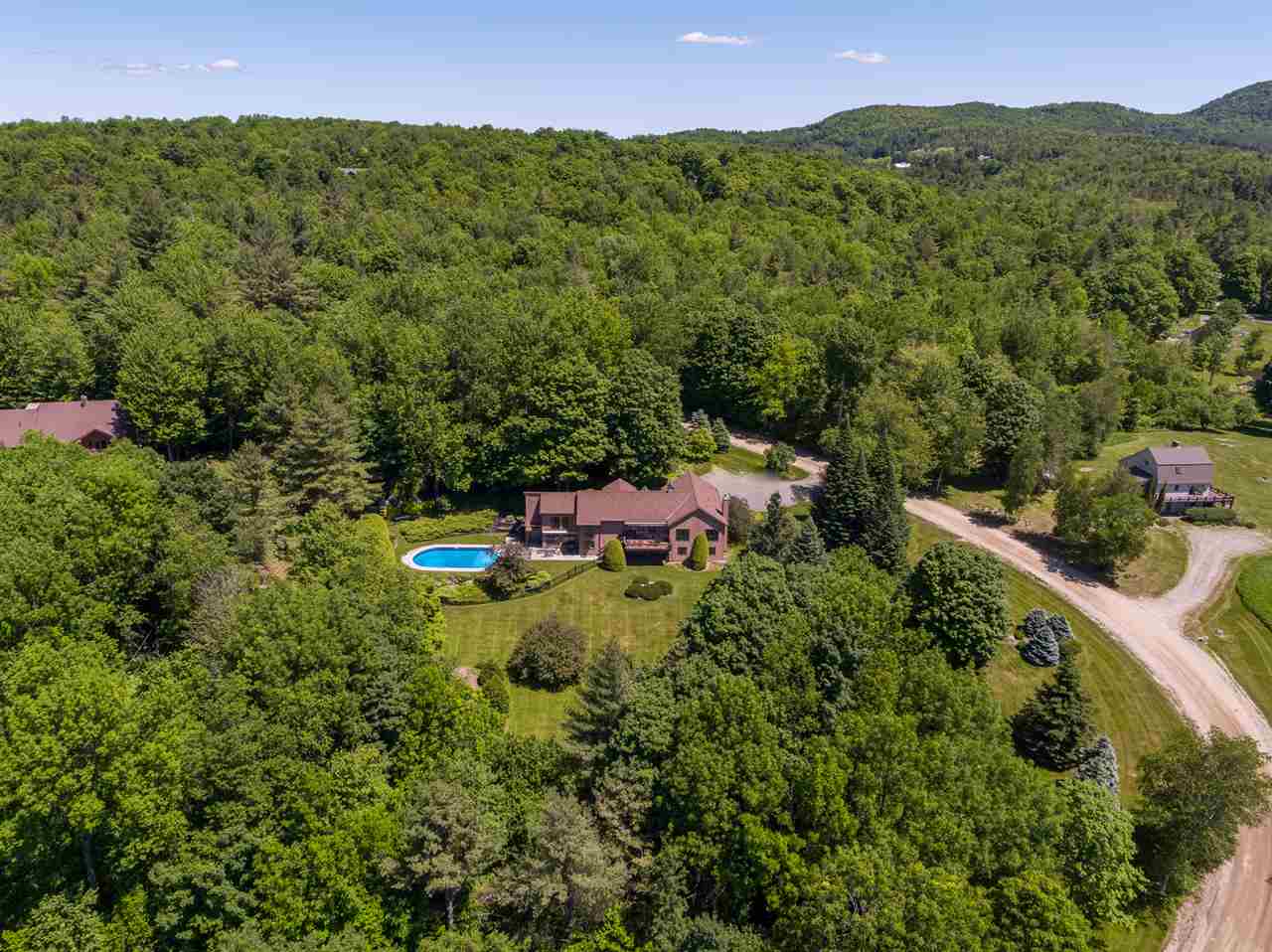 490 Gilcrist Road Stowe, VT 05672 - Photo 2 of 35