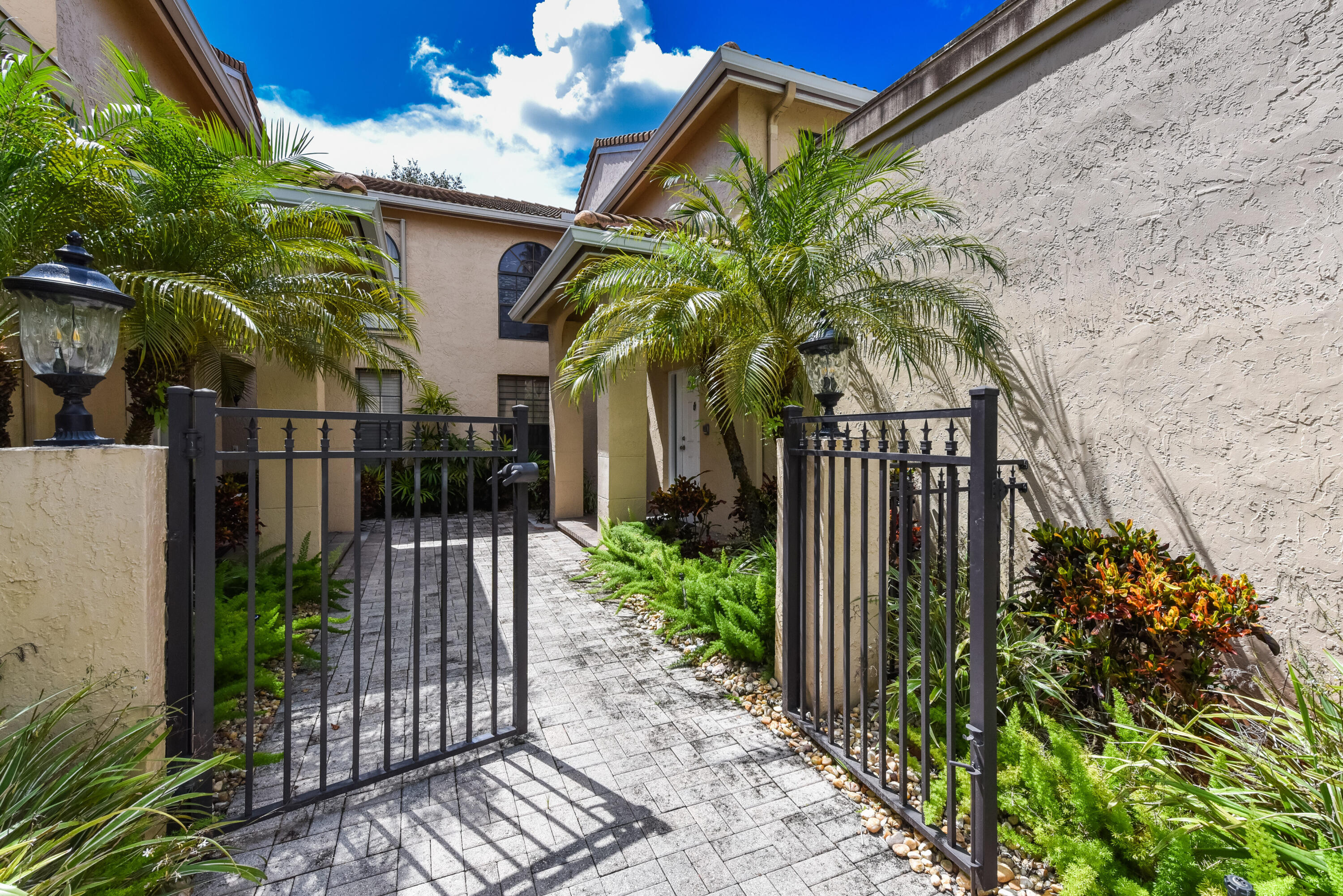 6675 Montego Bay Boulevard, Unit E Boca Raton, FL 33433 - Photo 2 of 33 6675 Montego Bay Blvd Boca-print-002-024