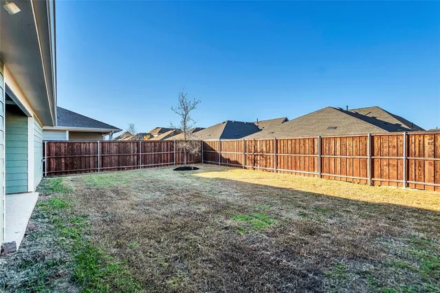 a view of a house with backyard and porch