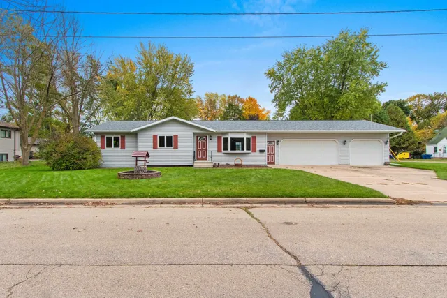 $279,900 | 69 18th Street, Clintonville, WI 54929